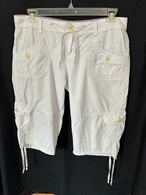 Union Bay white cargo capris pants.juniors size 15